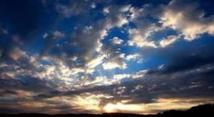 الجمعة: انخفاض قليل على درجات الحرارة وأجواء باردة