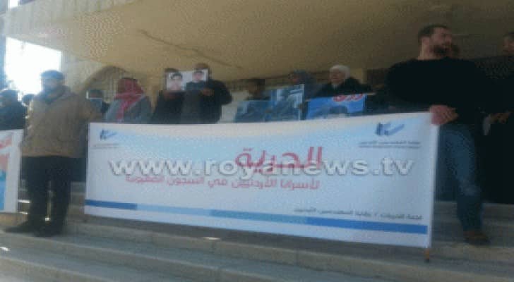 لجنة الحريات تنظم وقفة تظامنية مع الاسير الاردني عبدالله ابو جابر.. صور