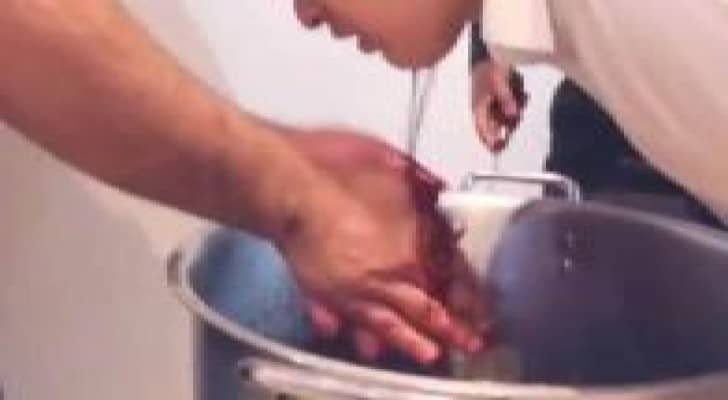 القبض على مصوري مشهد تمثيل نحر طفل والغسيل بدمه