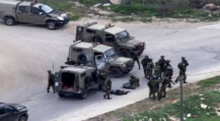 الاحتلال يعتقل 20 فلسطينيا بالضفة الغربية