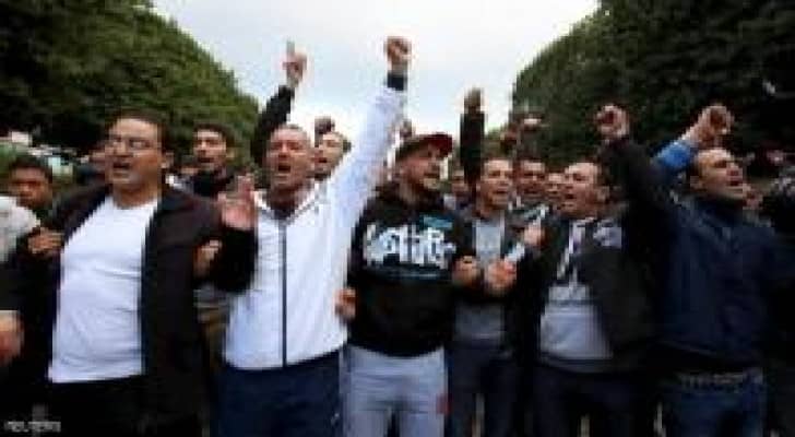 توقيف العشرات ممن اخترقوا حظر التجول في تونس
