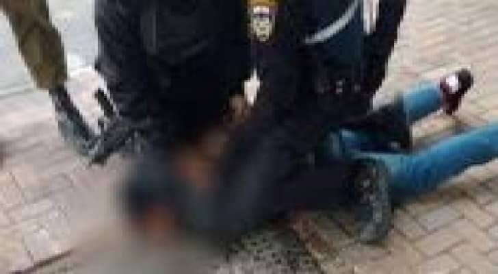 قوات الاحتلال تعتقل فتى على حاجز قلنديا بحجة محاولة الطعن