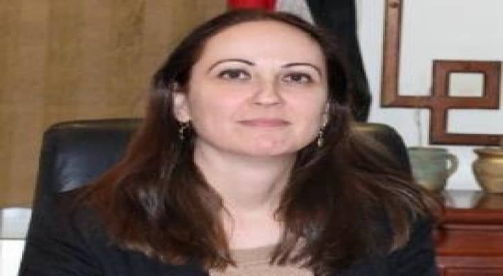 الغد: وزيرة الصناعة تعيد موظفا للعمل لدواعي "الشفقة"