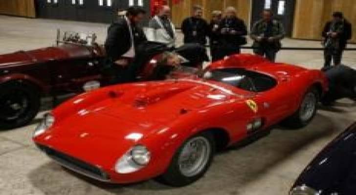 بيع سيارة تعود لعام 1957 في باريس