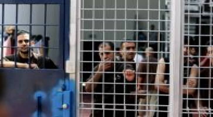 شؤون الأسرى: 450 طفلا و29 أسيرة يقبعون في سجون الاحتلال