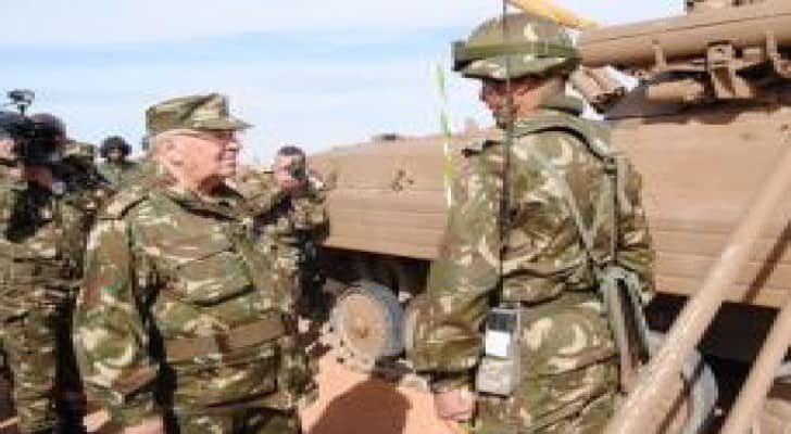 جيش الجزائر يعلن النفير على الحدود مع ليبيا