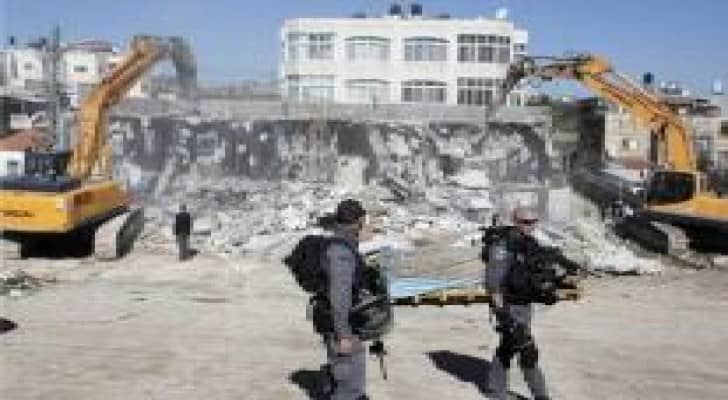 الاحتلال يسلم إخطارات لهدم عشرات المنازل شرقي القدس