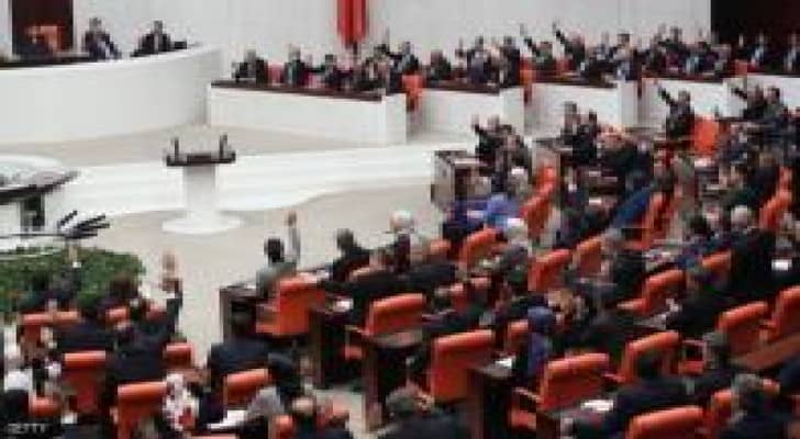 البرلمان التركي يخفق في إقرار دستور جديد