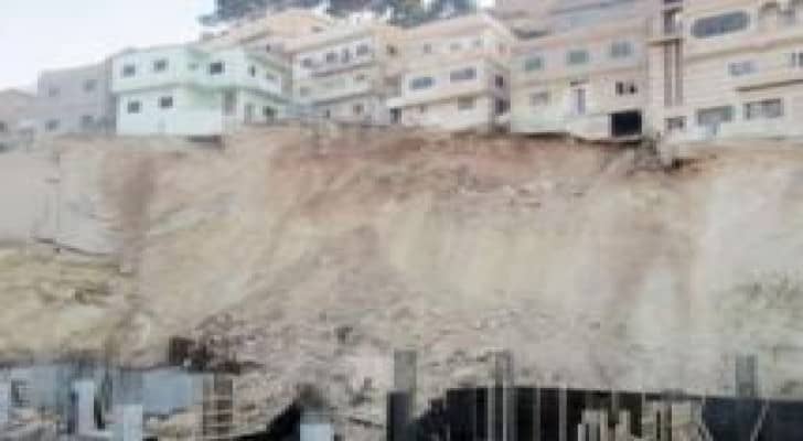 الشونة الجنوبية: وفاة طفل واصابة اخرين اثر انهيار ترابي في منطقة الروضة
