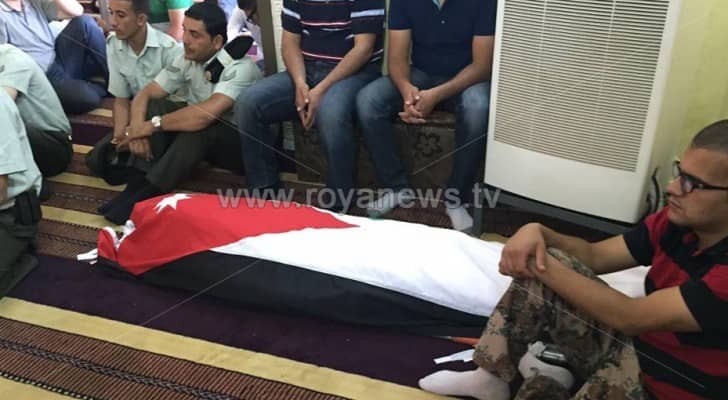 بالصور: تشييع جثمان الشهيد " عمر الحياري " في العيزرية "