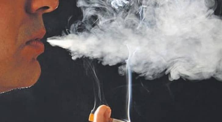 ما هي المخاطر التي يسببها التدخين عقب الإفطار مباشرة؟