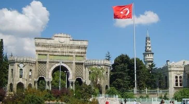 تتضمن الشروط المطلوبة أن يكون الطالب أردني الجنسية