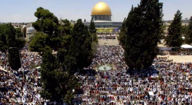 عشرات الآلاف يؤدون صلاة العيد في الأقصى‎