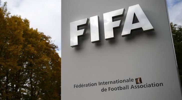 الفيفا يقلص عقوبة إيقاف مسؤولين من 12 إلى 10 سنوات