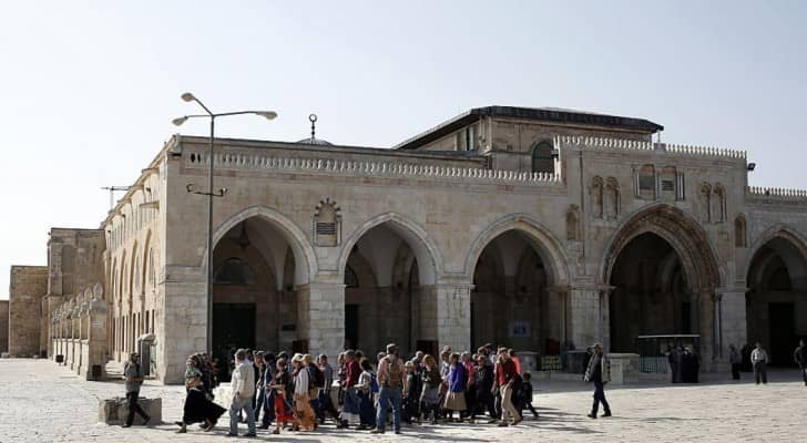 مستوطنون يهود يقتحمون المسجد الأقصى