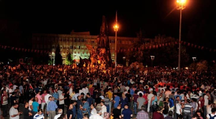 رئيس الوزراء التركي يعلن فشل الانقلاب العسكري