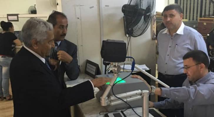 النسور يستصدر بطاقته الذكية ويوصي بالانتخابات