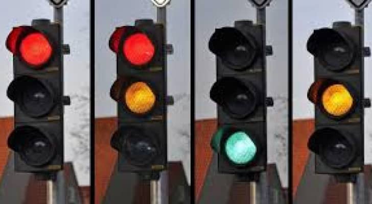 لأول مرة .. سيارات تتحدث مع إشارات المرور