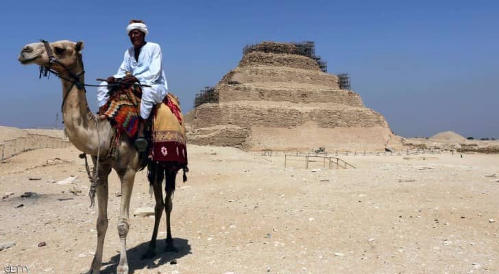 الهرم المكتشف في كازاخستان يشبه إلى حد بعيد هرم زوسر في مصر