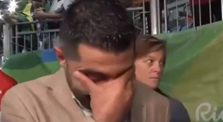 مذيع " بي إن سبورت " يبكي فرحا لحظة إعلان فوز أبو غوش .. فيديو