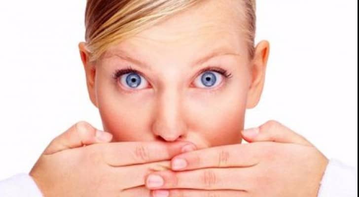 6 أسباب غير متوقعة لرائحة الفم الكريهة