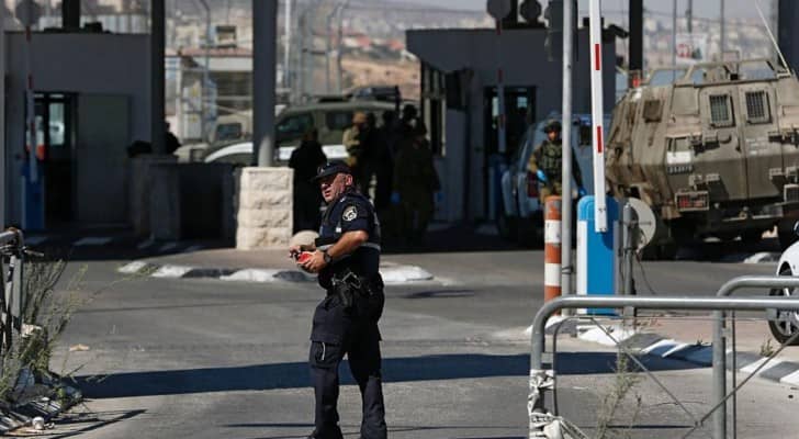 الاحتلال الإسرائيلي يعتقل فلسطينية بزعم حيازتها سكينا