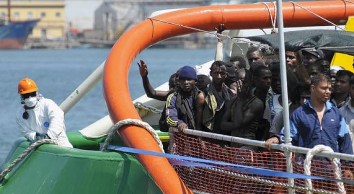 خفر السواحل الإيطالي ينقذ 1725 مهاجرا في البحر المتوسط