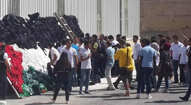 بالصور: علم الأردن من 3 آلاف قطعة ملابس " لن يتم إتلافها "