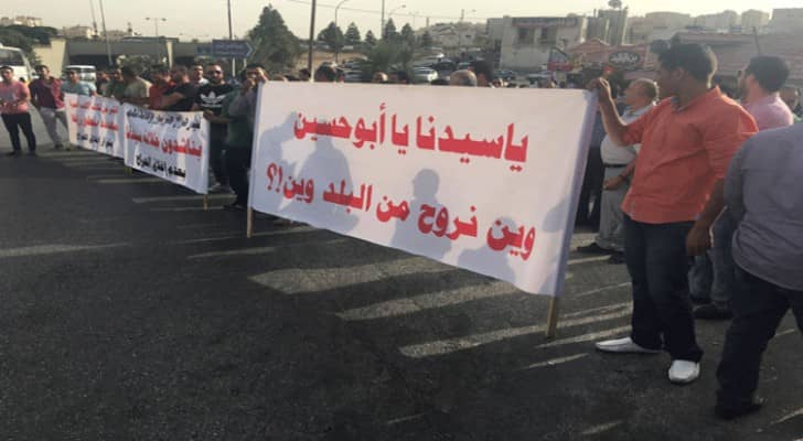 بالفيديو والصور.. معتصمون ضد إغلاق حراج طبربور: ثلاثة آلاف عائلة مهددة