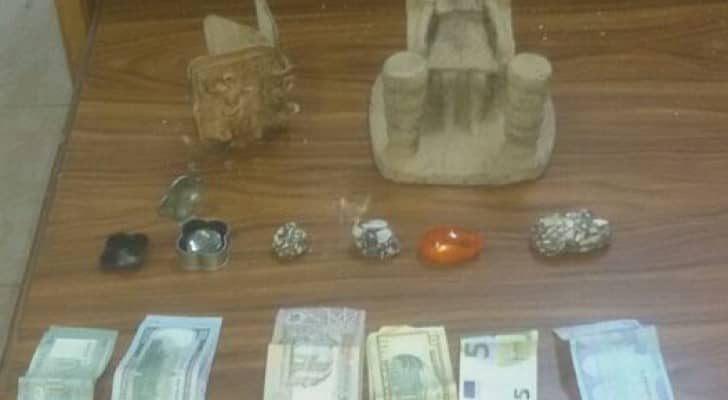 ضبط شخص بحوزته قطع أثرية.. تفاصيل