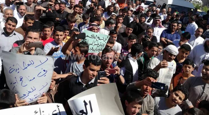 وقفة احتجاجية في معان: 'لا لعلمانية المناهج' .. صور