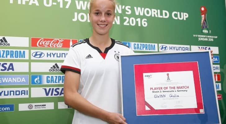 الألمانية جويليا جوين فازت كأفضل لاعبة لأول مباراة