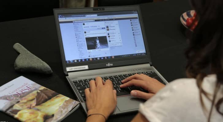فيسبوك تسعى لاستقطاب مزيد من الزوار للموقع