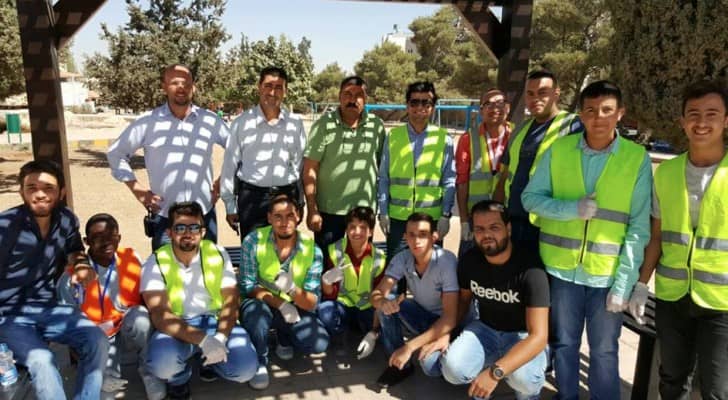 'متطوعو الأردن' ينفذون حملة تطوعية في منطقة حي نزال .. صور