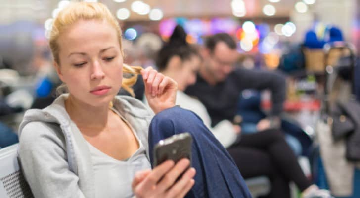 تطبيق يكشف كلمات سر الـ WiFi في مطارات العالم