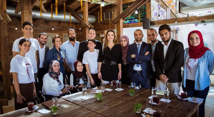 جانب من لقاء جلالة الملكة رانيا خلال لمجموعة من اصحاب المبادرات التطوعية  