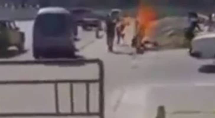 شاب أرحق نفسه أمام المارة بسبب موجة الغلاء في مصر