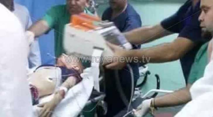 صورة الطالب لحظة وصوله المستشفى بعد سقوط باب المدرسة عليه 