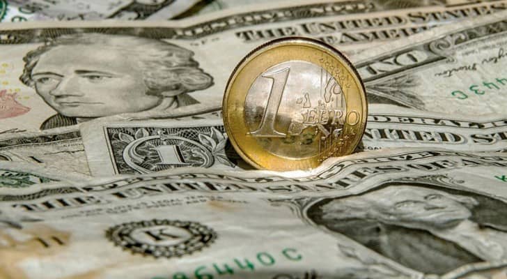المركزي الأوروبي يبقي الخيارات مفتوحة أمام مزيد من الحوافز