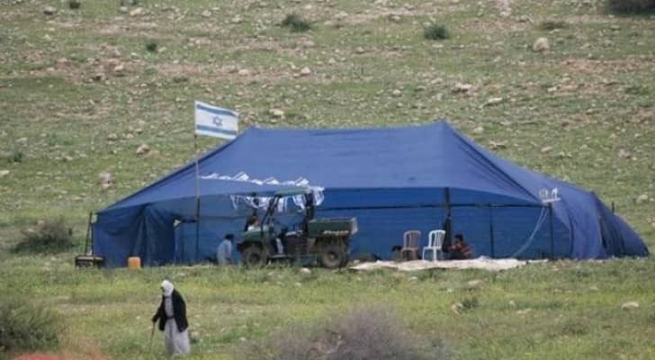 مستوطنون متطرفون ينصبون خياما - أرشيفية