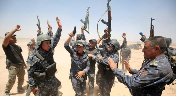 عناصر من الحشد وجنود عراقيون - أرشيفية