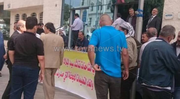 جانب من اعتصام اصحاب الشاحنات امام وزارة النقل 