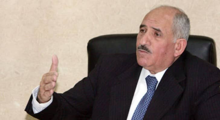الذنيبات يتسلم التقرير النهائي للجنة دراسة المناهج 