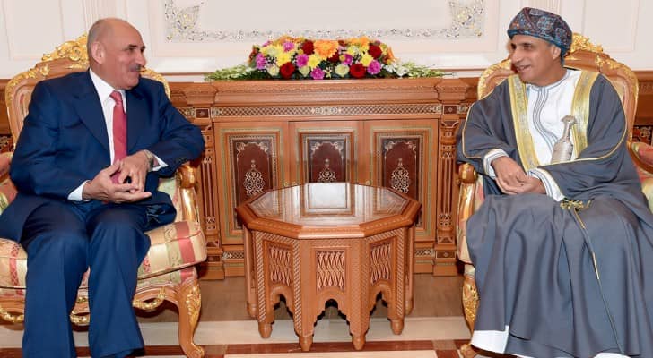 صورة خلال استقبل نائب رئيس الوزراء لشؤون مجلس الوزراء العماني الدكتور محمد الذنيبات
