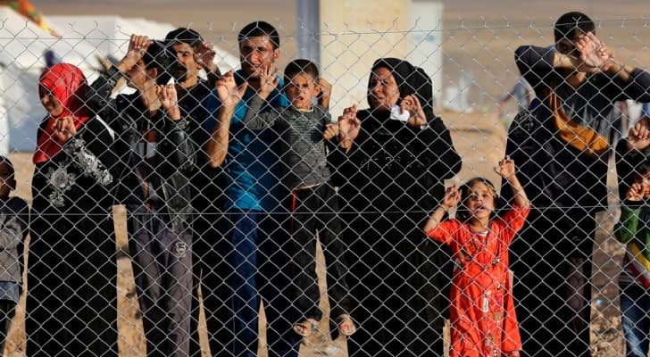 "ننام فوق بعضنا وسط القاذورات وليس لدينا طعام"
