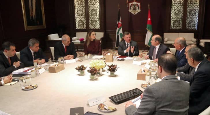 الملك خلال الاجتماع