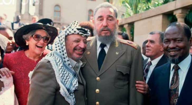 الرئيس الفلسطيني الراحل ياسر عرفات ورئيس كوبا السابق فيديل كاسترو