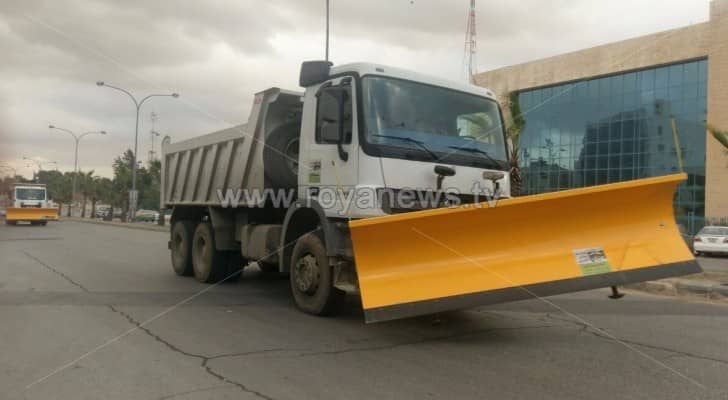كاسحات الثلوج خلال مرورها بشارع الاذاعة والتلفزيون