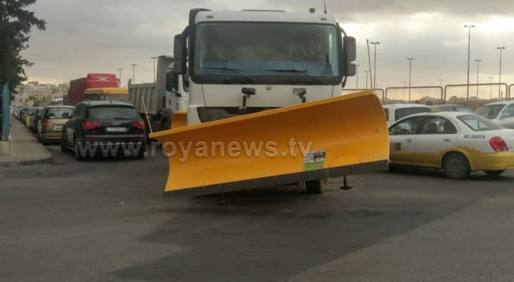 كاسحات الثلوج خلال مرورها بشارع الاذاعة والتلفزيون
