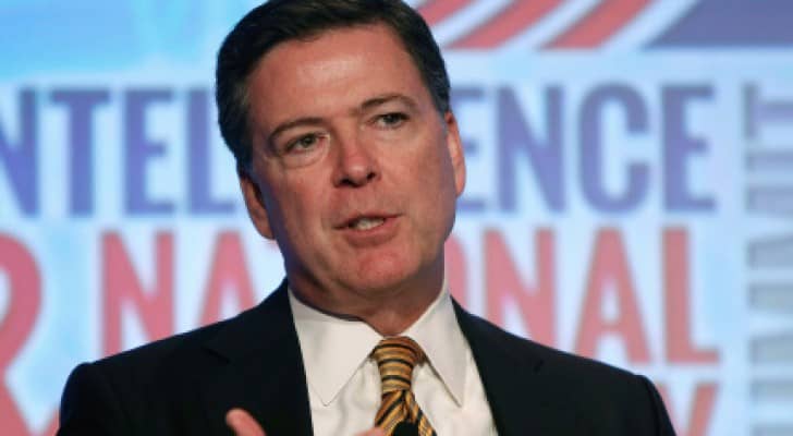 مدير الـ FBI ينصح موظفيه بتغطية كاميرا اللابتوب